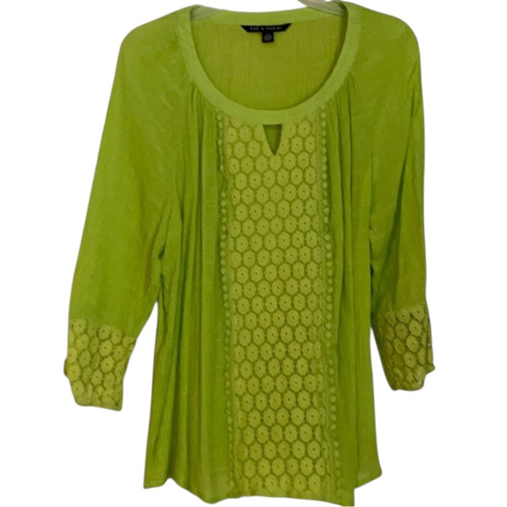 Zac & Rachel Beautiful detailed women’s top size large NWOT